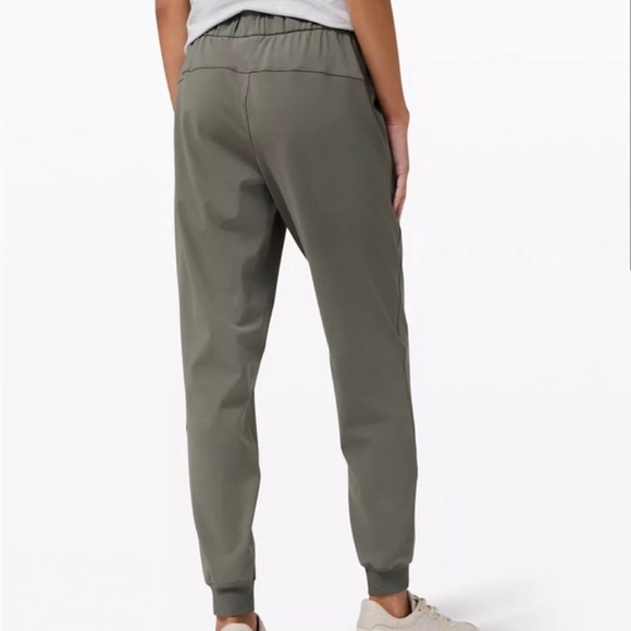 Lululemon On The Fly *Woven - Sage - Picture 2 of 11